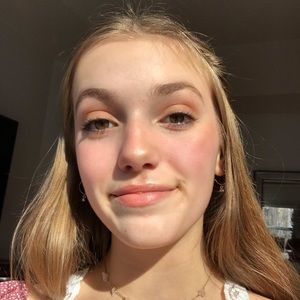 Meet your Posher, Stella